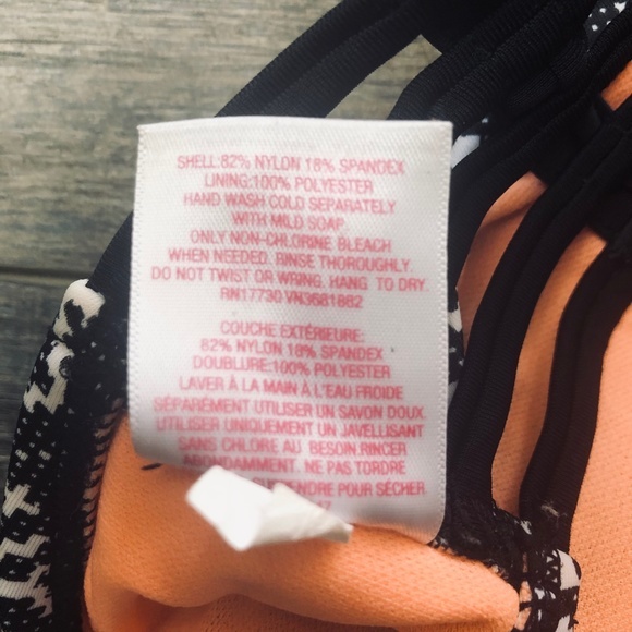 Xhilaration Black & White Bikini Top Swim Suit ((size Small)) - Picture 4 of 4